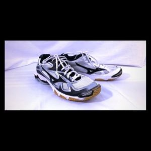 Women’s volleyball shoes